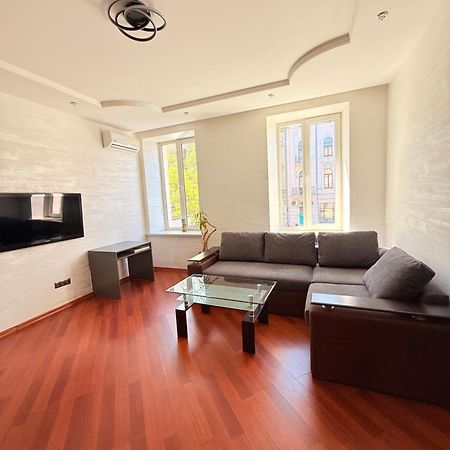 Светлая Квартира Appartamento Odessa Esterno foto