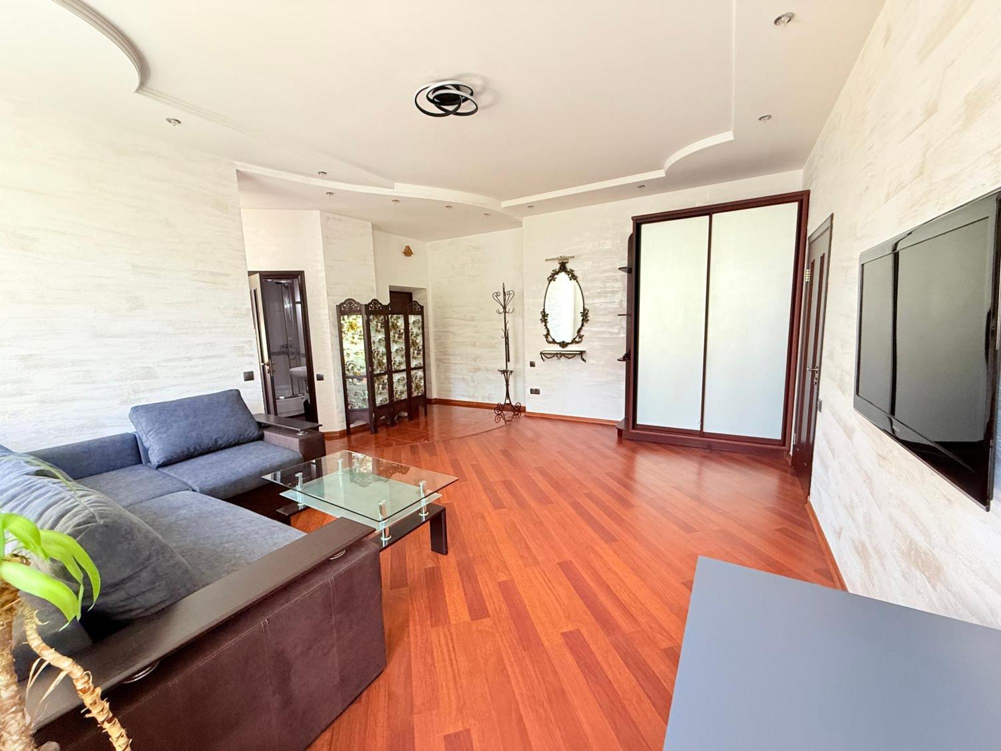 Светлая Квартира Appartamento Odessa Esterno foto