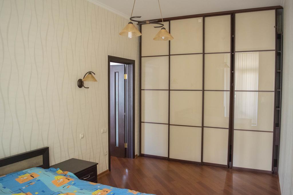 Светлая Квартира Appartamento Odessa Esterno foto