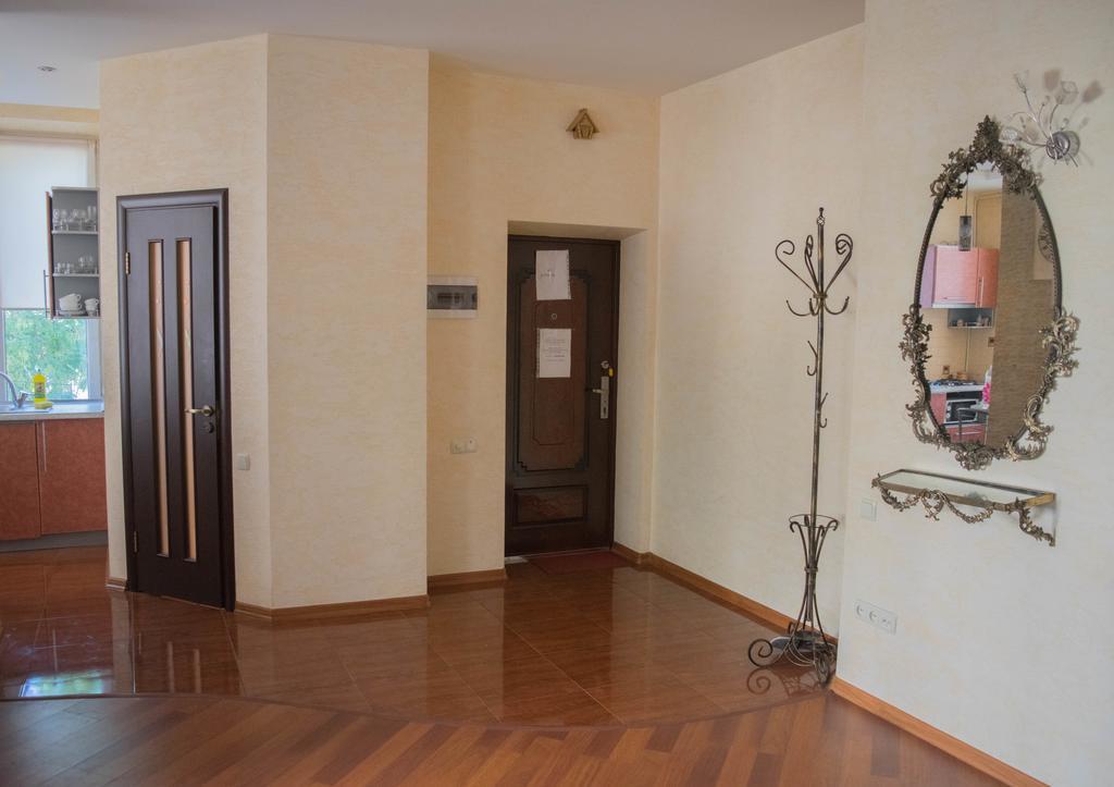 Светлая Квартира Appartamento Odessa Esterno foto