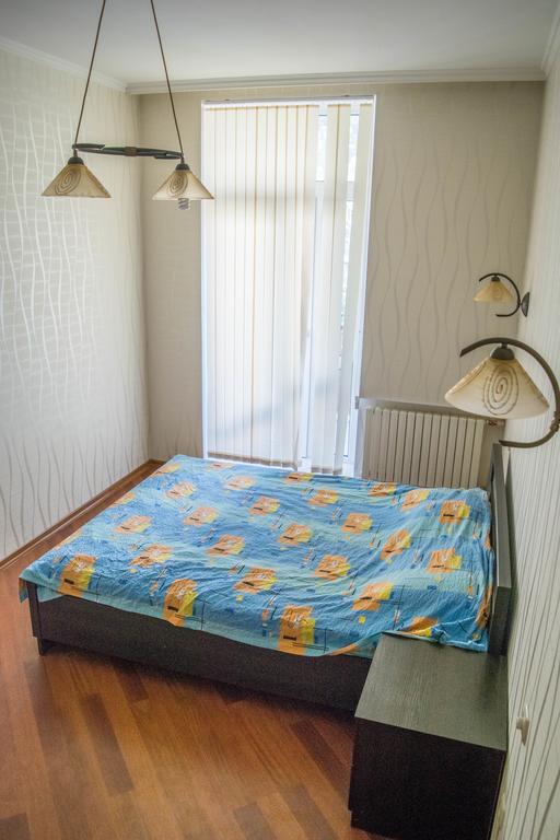 Светлая Квартира Appartamento Odessa Esterno foto